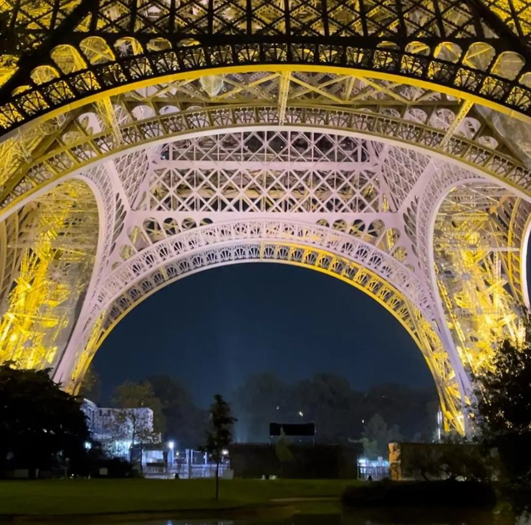 Paris Apartment With Room Near Tour Eiffel